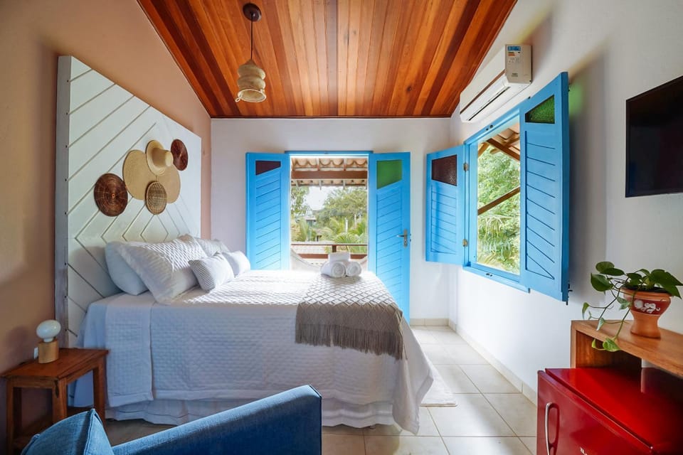 Bed, TV and multimedia, Photo of the whole room, Bedroom, towels