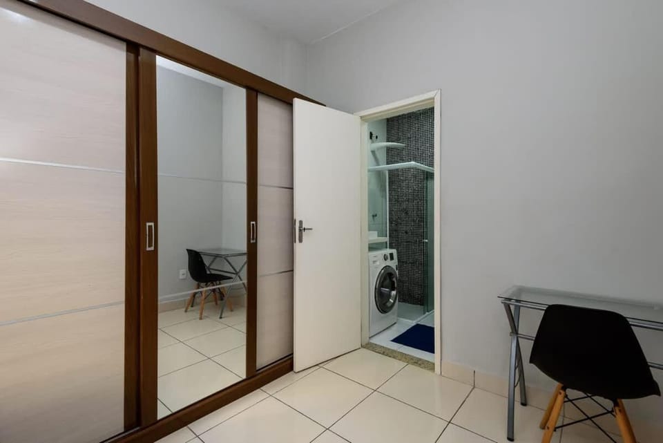 Quarto e sala perto da praia de Copacabana e metrô Apartment in Rio de Janeiro