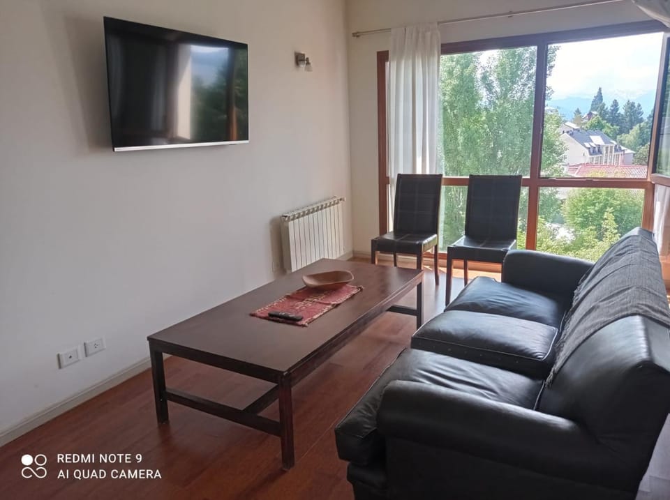 Hermoso departamento con vista al lago y cochera Apartment in San Carlos Bariloche