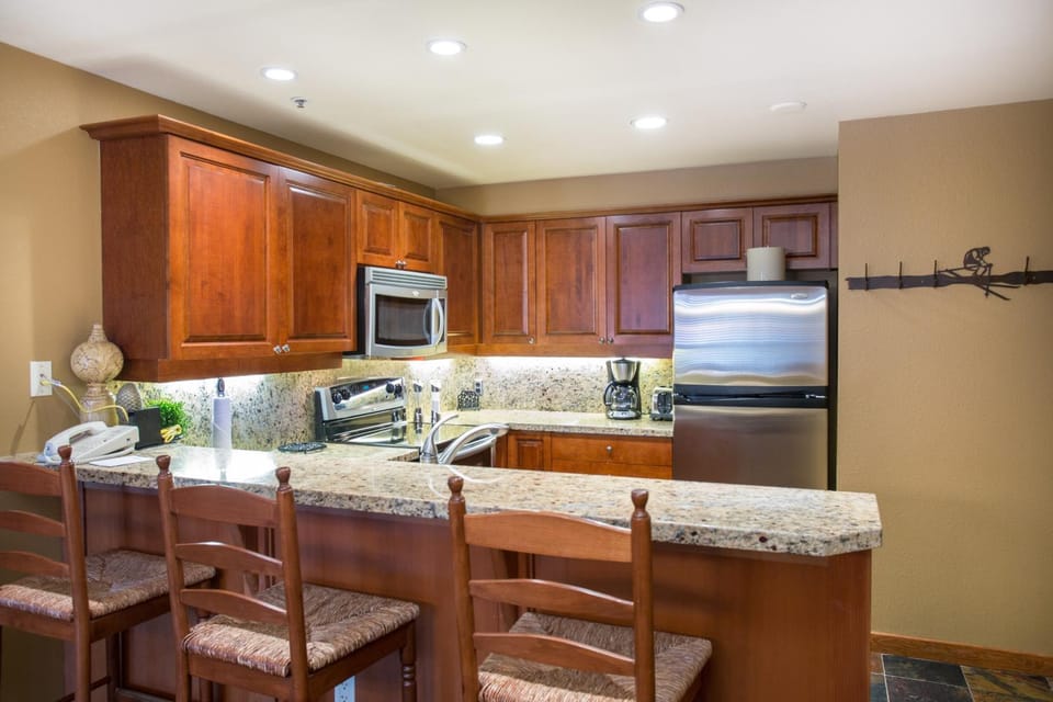 3409 - Two Bedroom Deluxe Powderhorn Lodge condo Apartment in Burnt Flat