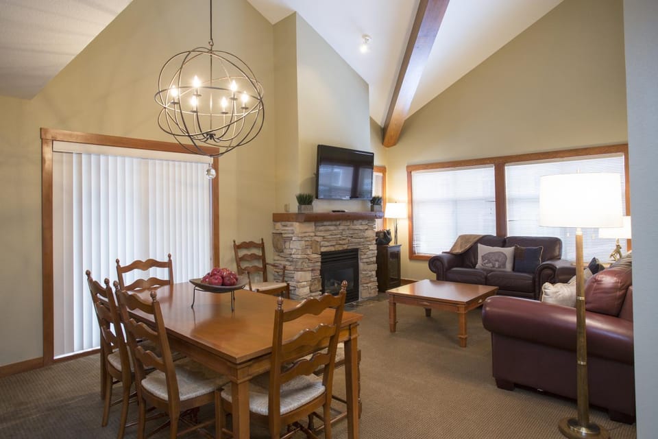 3322 - Two Bedroom Deluxe Powderhorn Lodge Apartment in Burnt Flat