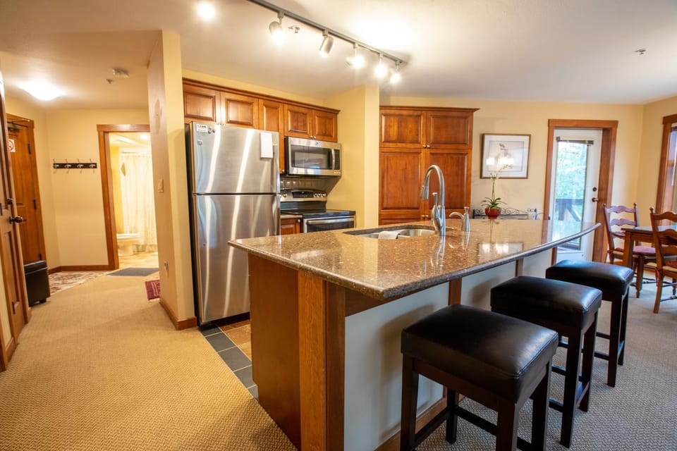 3305 - Two Bedroom Deluxe Powderhorn Lodge Apartment in Burnt Flat