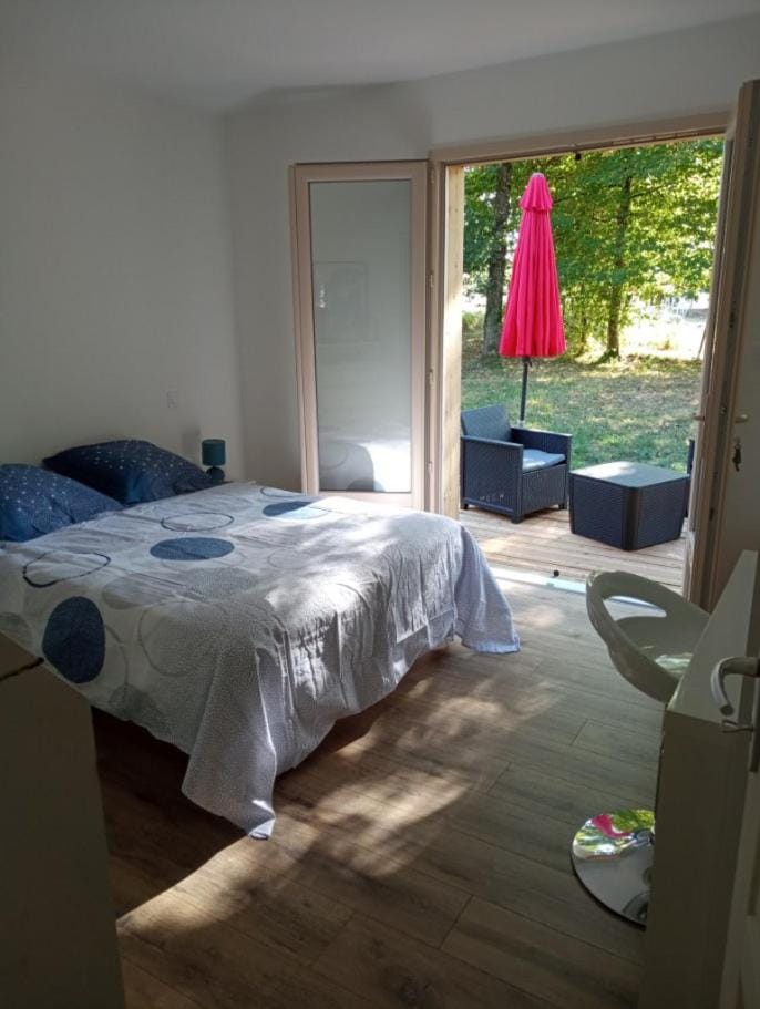 Chambre au calme entourée par la nature. Vacation rental in Occitanie