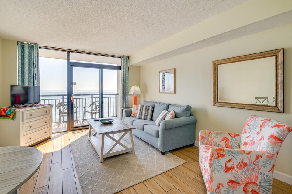 1 Mi to Myrtle Beach Boardwalk: Oceanfront Condo House in Myrtle Beach
