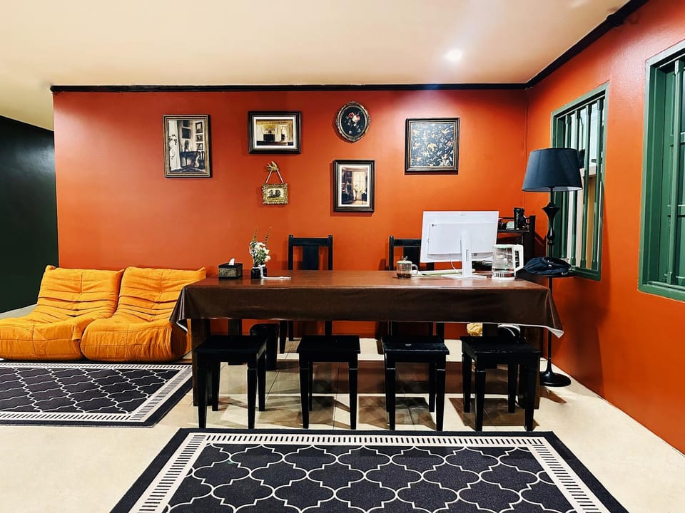 Living room, Seating area