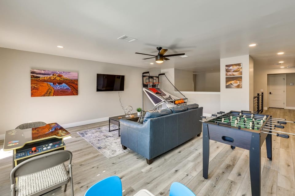 Putting Green, Game Room, Pool! Scottsdale Oasis House in Scottsdale