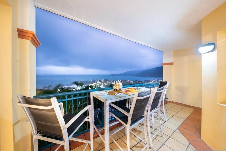 Point Break On Airlie Apartment in Airlie Beach
