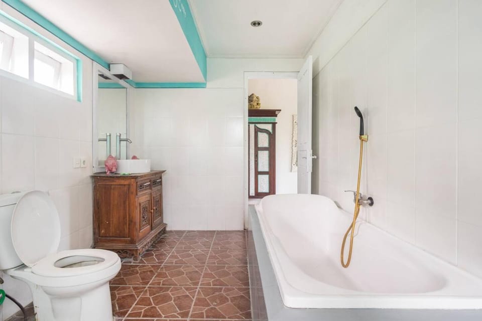 Charming 2Bdr Villa in the heart of Canggu & Beach walking Distance Villa in North Kuta