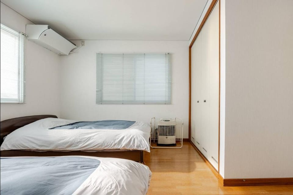 【One House 】白老駅から徒歩1分/グループ・家族で一棟貸切/ウポポイへのアクセスも抜群 House in Hokkaido Prefecture