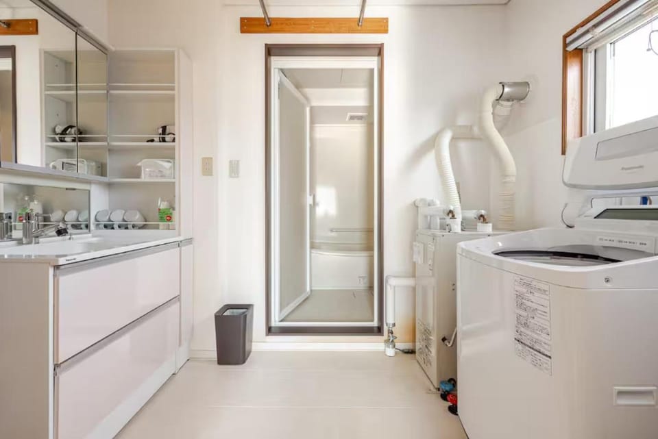 【One House 】白老駅から徒歩1分/グループ・家族で一棟貸切/ウポポイへのアクセスも抜群 House in Hokkaido Prefecture