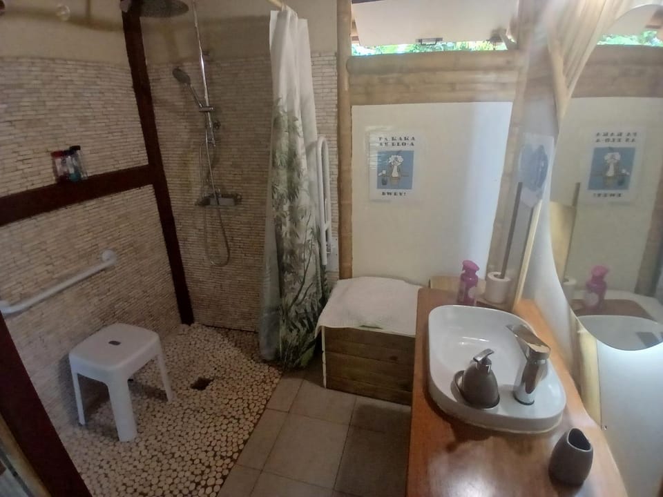 Shuit Bambou House in La Trinité