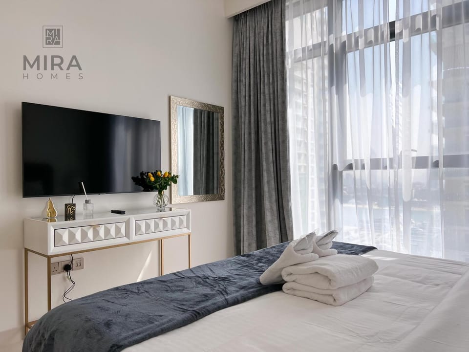 Bed, TV and multimedia, Bedroom