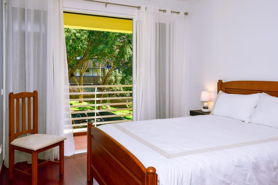 View (from property/room), Balcony/Terrace, Bedroom