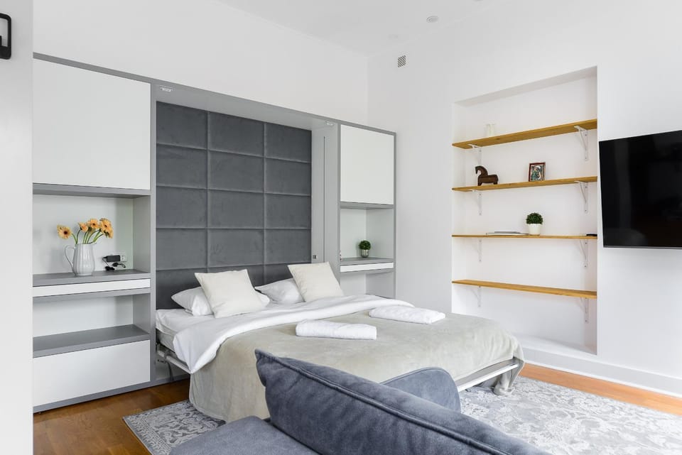 Bed, TV and multimedia, Living room