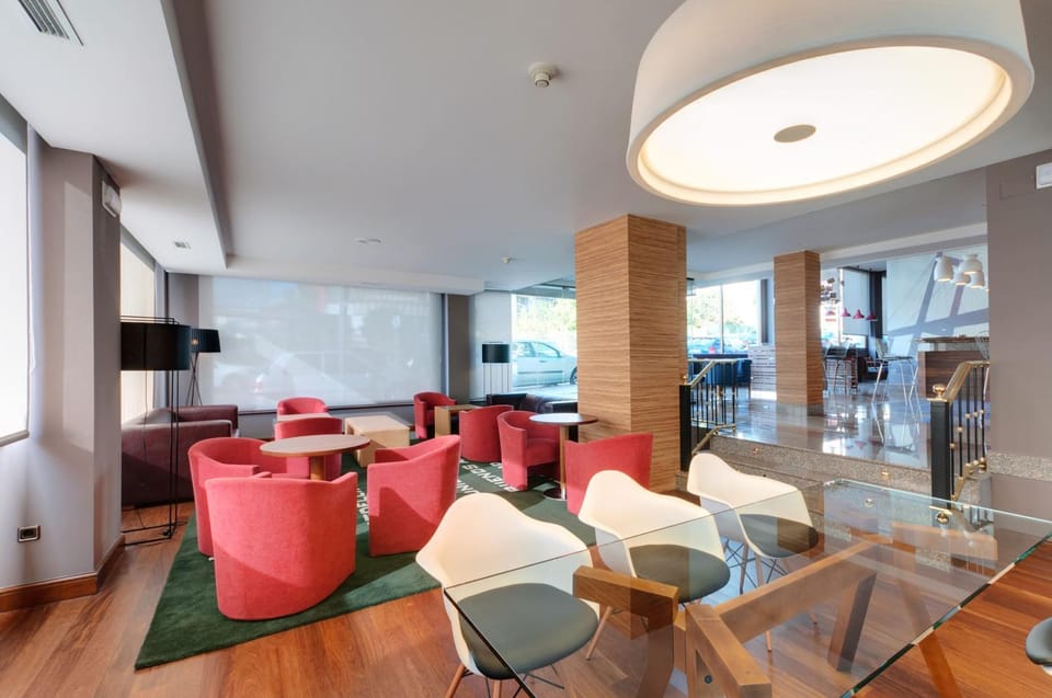 Restaurant/places to eat, View (from property/room), Lobby or reception, Lounge or bar