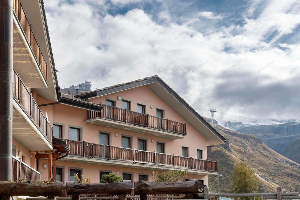 Property building, Natural landscape, Mountain view