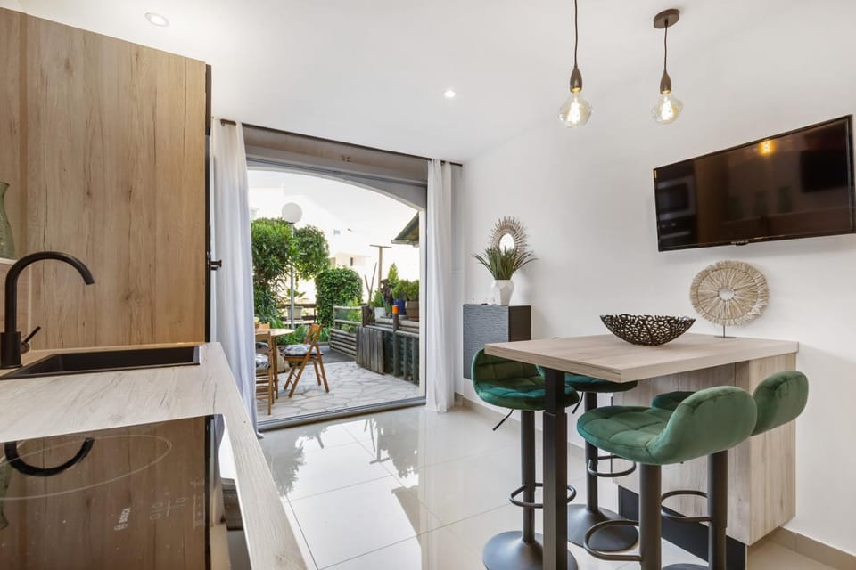 TV and multimedia, Kitchen or kitchenette, Seating area, Dining area