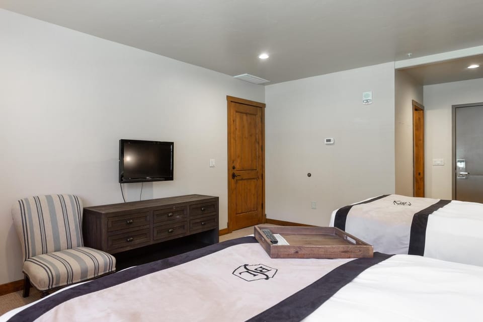 Hotel Room - Silver Baron Lodge Hotel in Park City