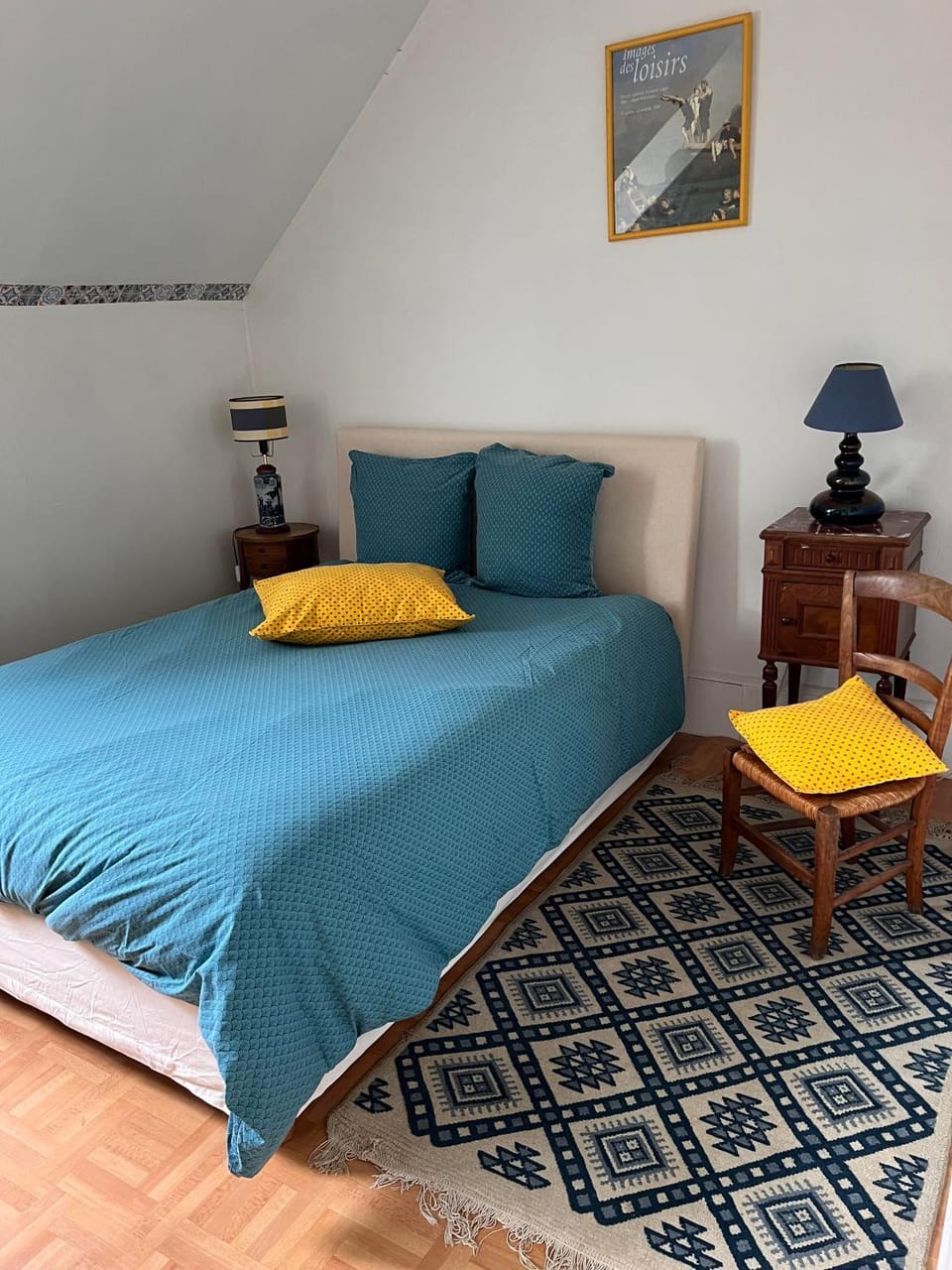 Photo of the whole room, Bedroom