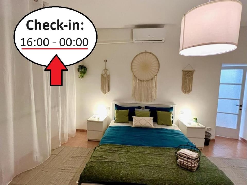 Bed, Bedroom, air conditioner