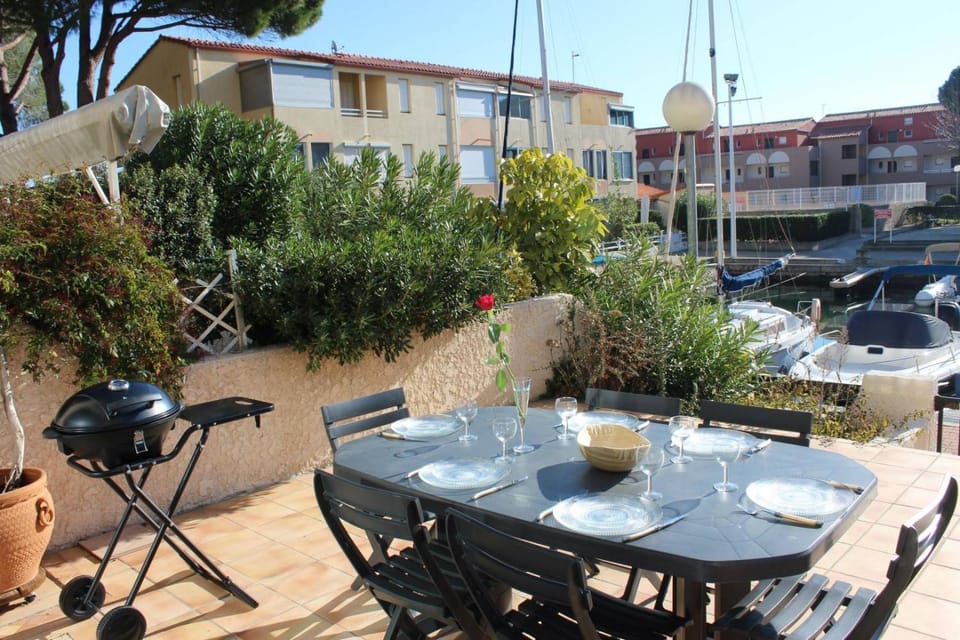 Patio, BBQ facilities
