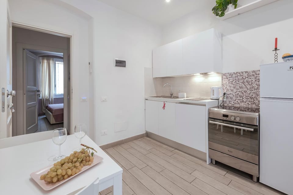 Dining area, pet friendly, stove