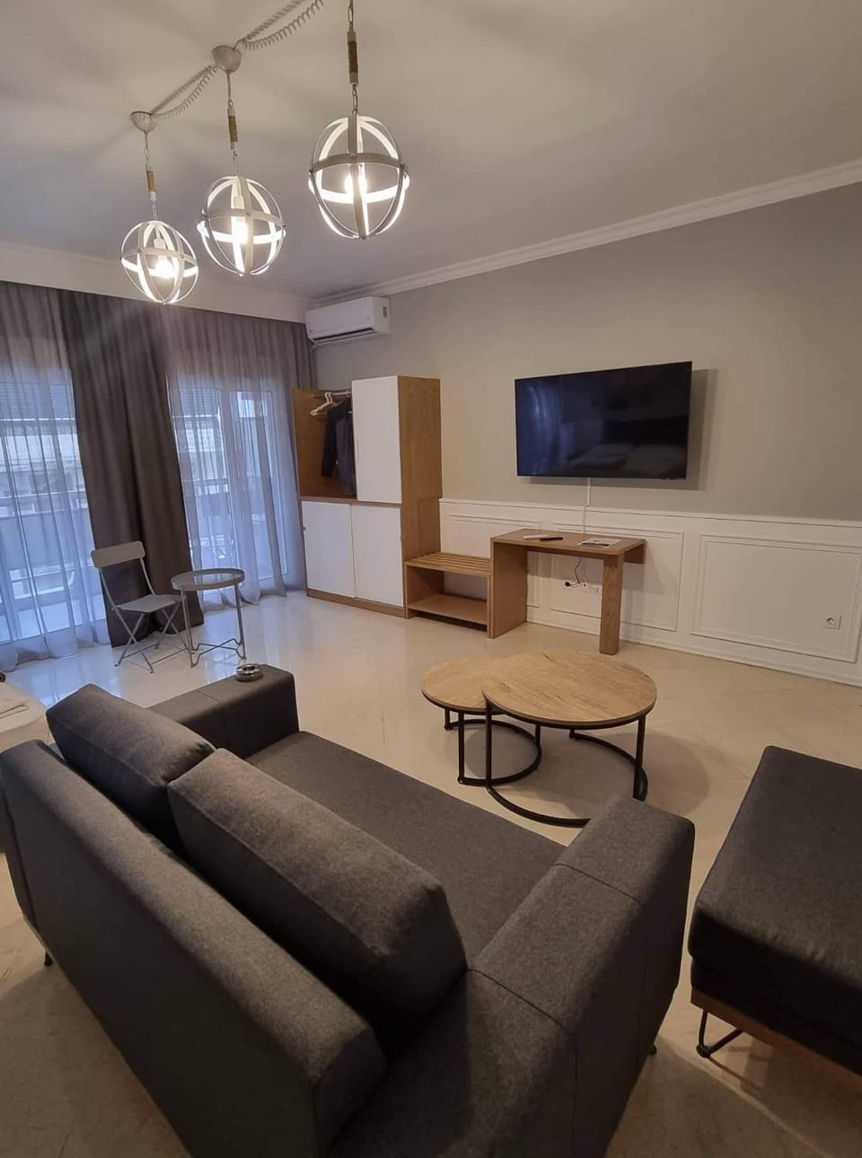 TV and multimedia, Living room, Seating area