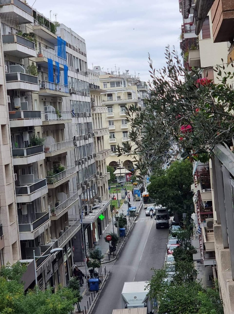 Property building, Day, Neighbourhood, City view, Street view