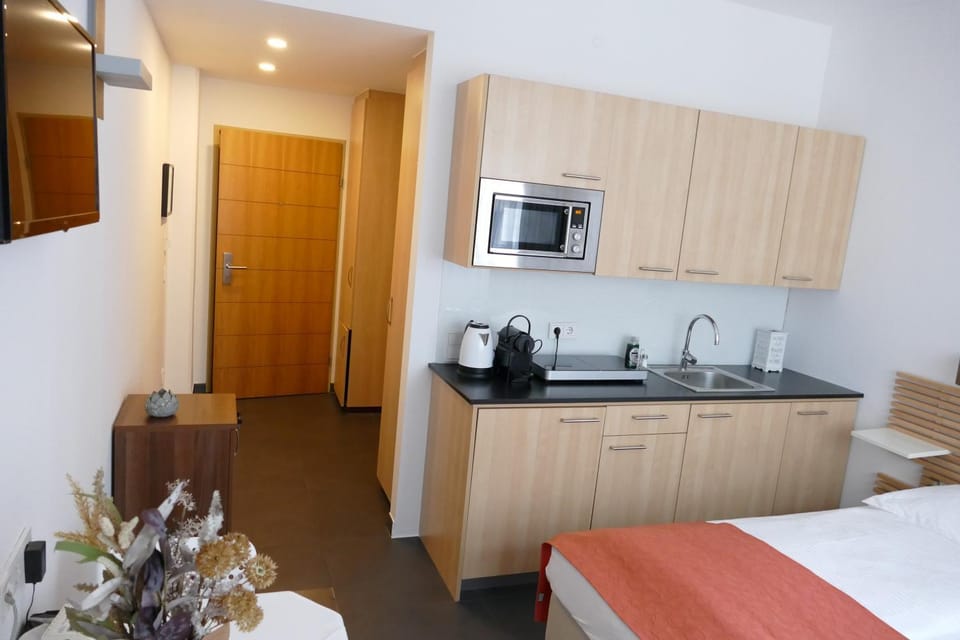 Kitchen or kitchenette, Photo of the whole room, minibar