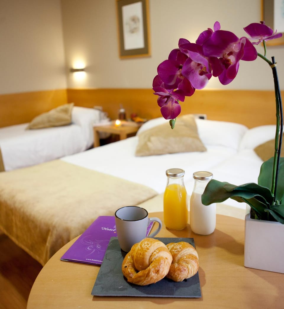 Decorative detail, Bedroom, Continental breakfast