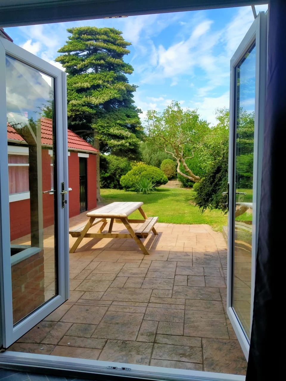 Moonlight House - sleeps 7, driveway, garden House in Crewe