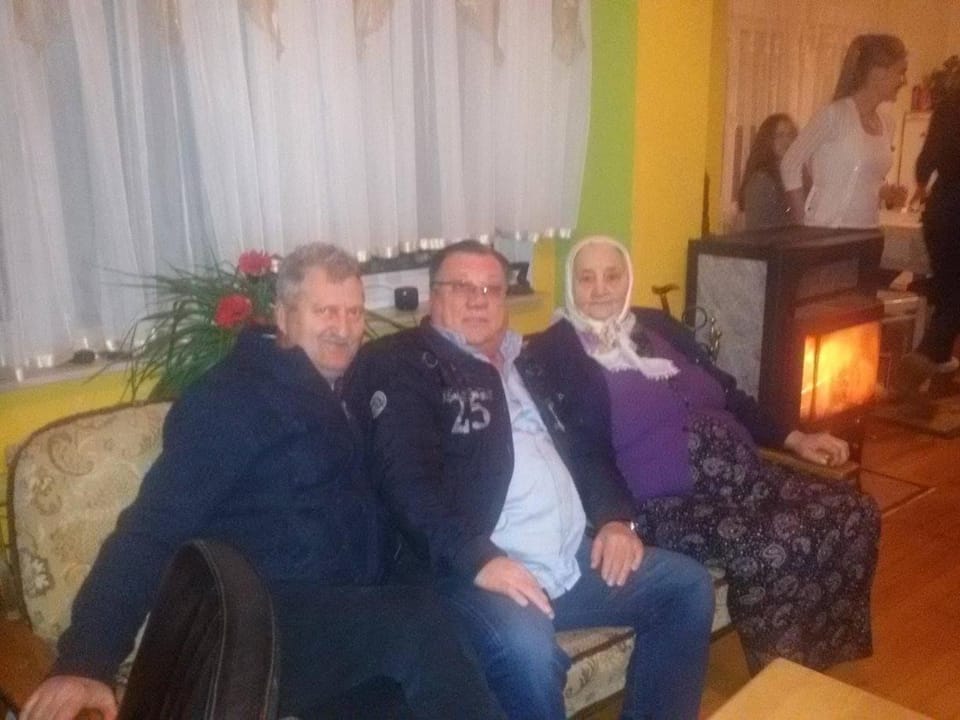 Living room, Seating area, Guests, group of guests, Family