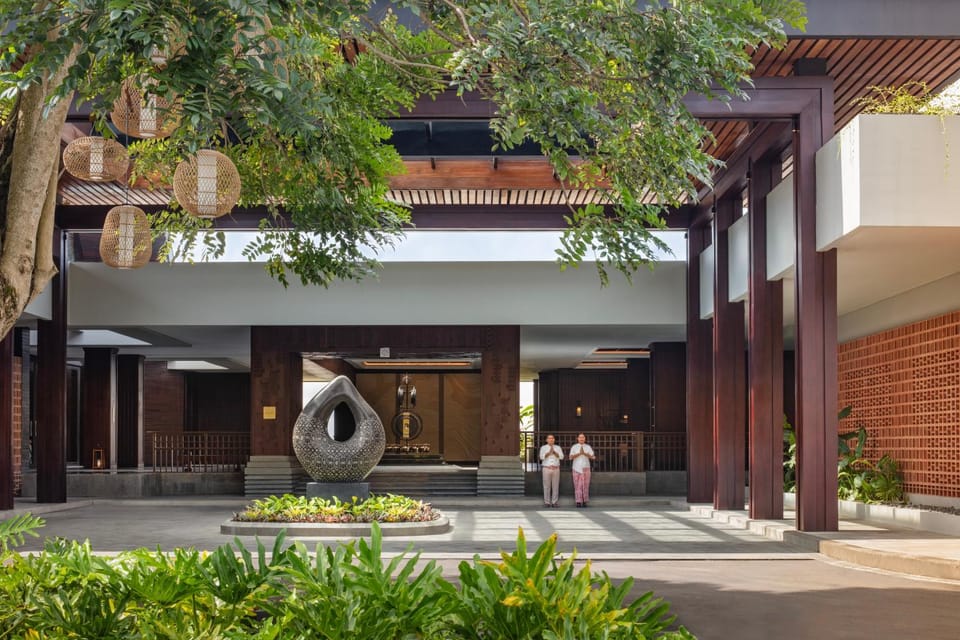 Facade/entrance