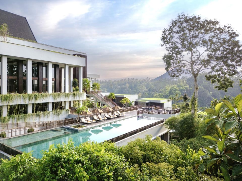 Restaurant/places to eat, Swimming pool, Breakfast