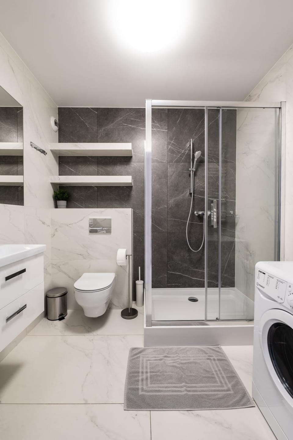 Shower, Toilet, Bathroom, towels