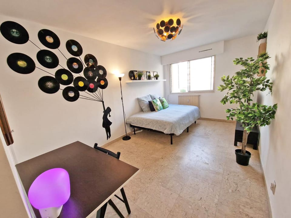 GregBnb - Studio Design 25m2 - Ascenseur - WiFi - 10Min Gare Apartment in Toulon