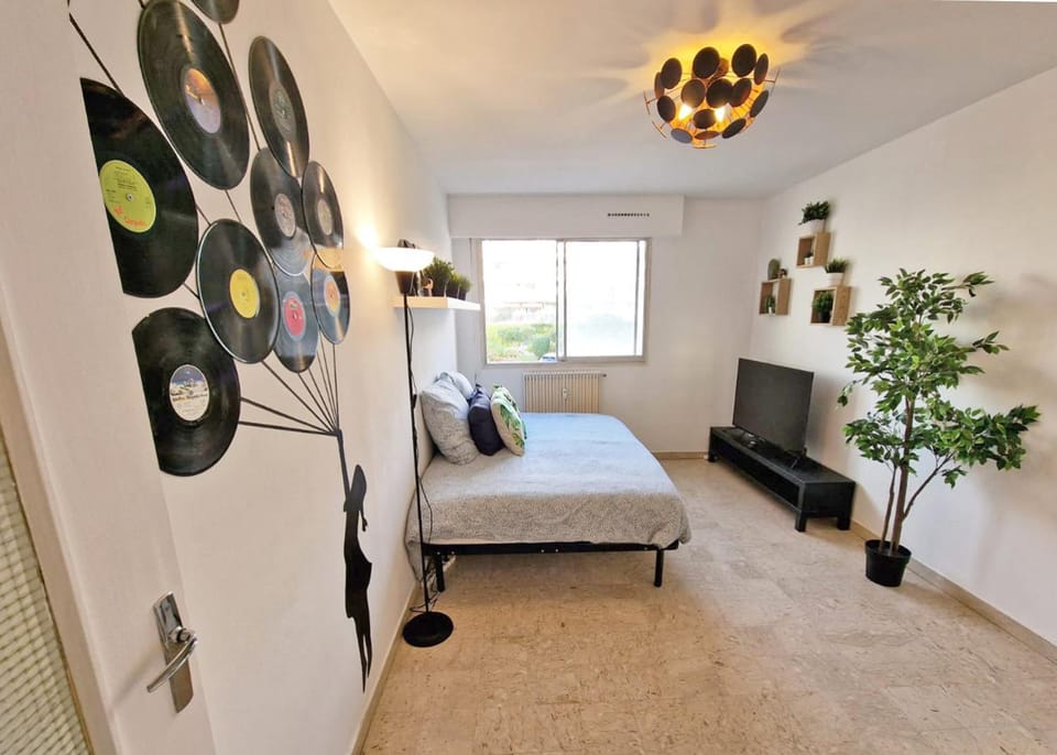 GregBnb - Studio Design 25m2 - Ascenseur - WiFi - 10Min Gare Apartment in Toulon