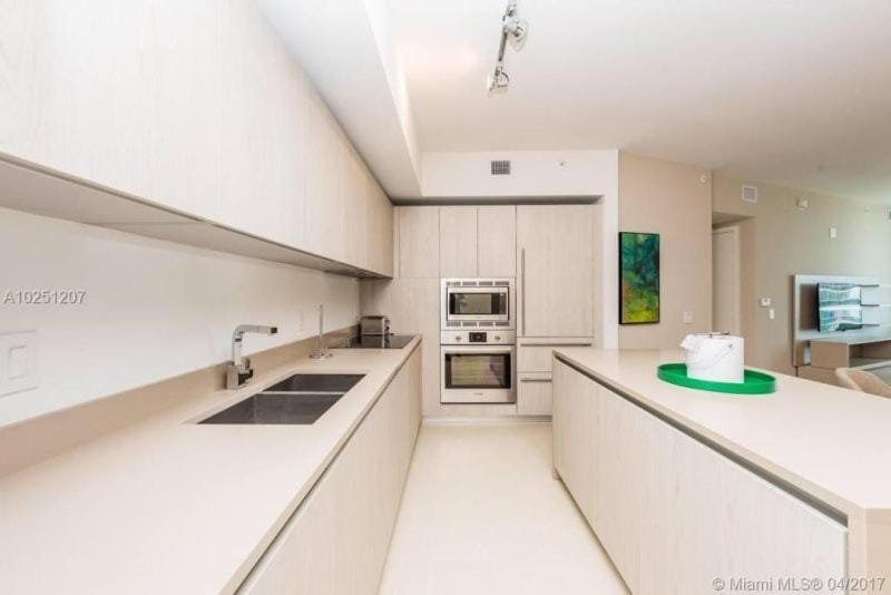 Modern Beachfront Condo with Stunning Ocean View Apartment hotel in Hollywood Beach