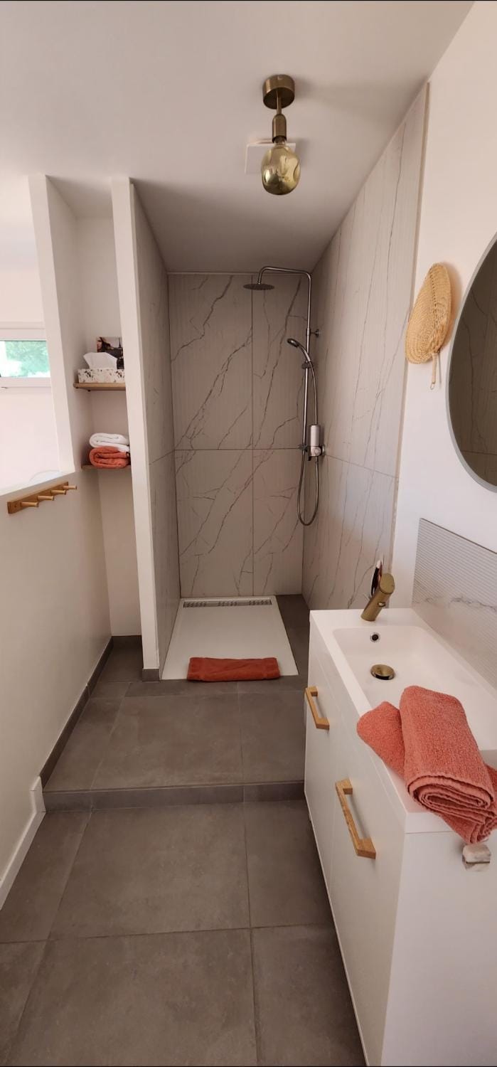 Shower, Bathroom, towels