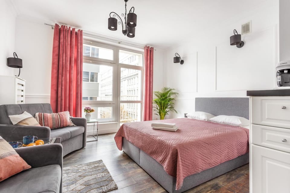 Bed, TV and multimedia, Living room, Photo of the whole room, Seating area, Bedroom, towels