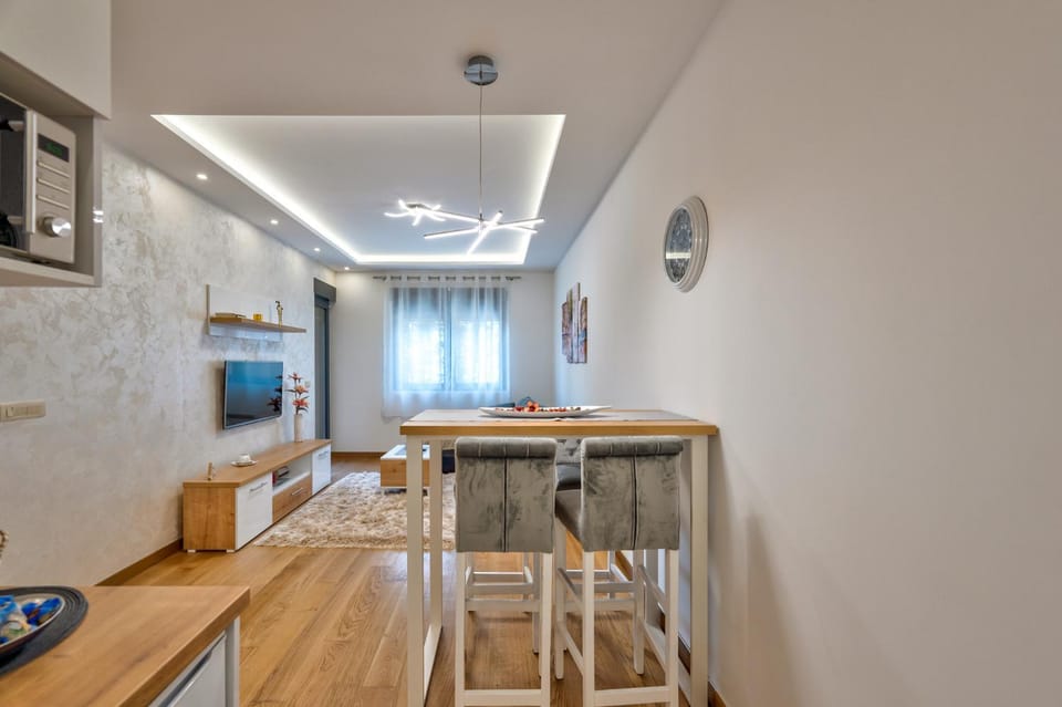 TV and multimedia, Kitchen or kitchenette, Dining area