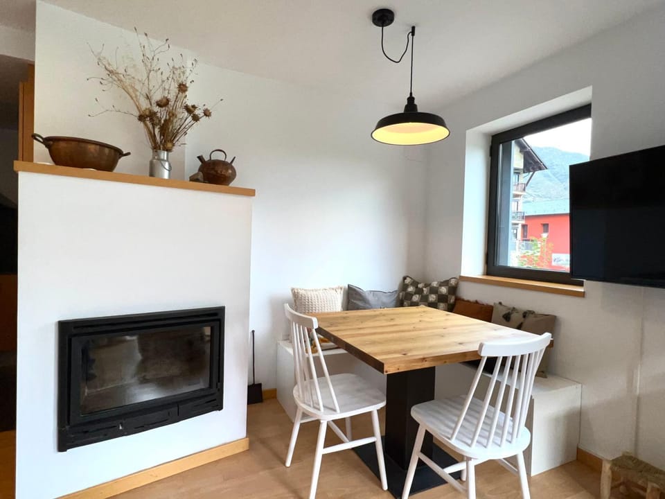 TV and multimedia, Living room, Dining area