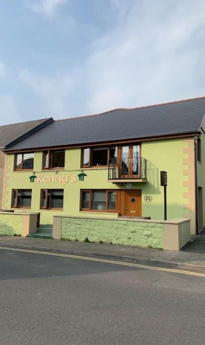 Kennys apartment Apartment in Wales