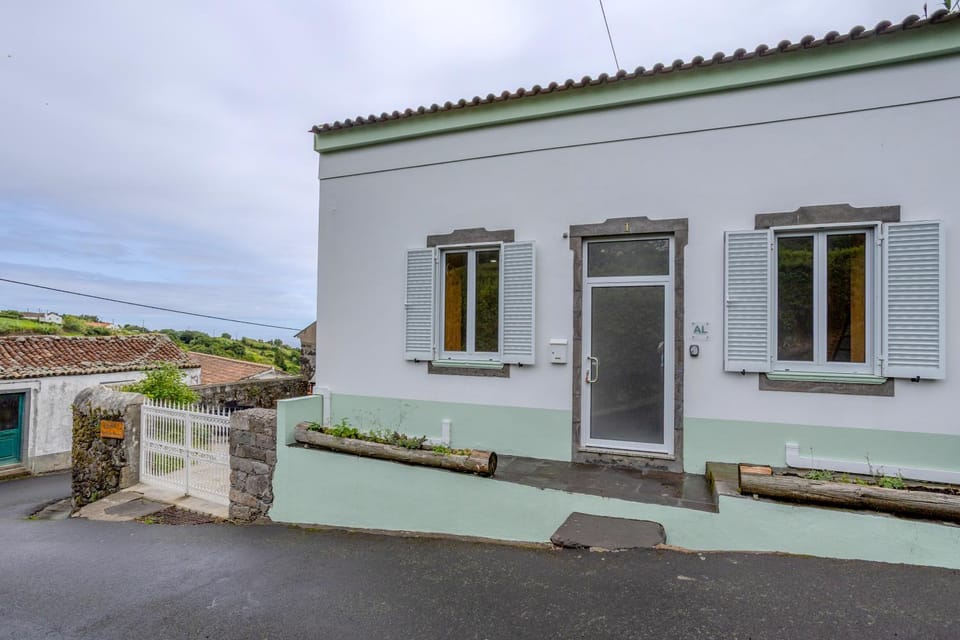 Casa Pyrrhula Murina - Private Jacuzzi House in Azores District
