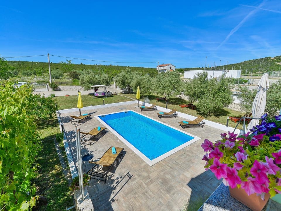 Swimming pool