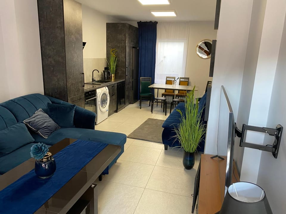 TV and multimedia, Kitchen or kitchenette, Living room, Seating area, Dining area, hair dresser