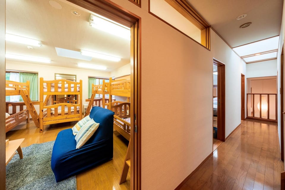 Bedroom, bunk bed