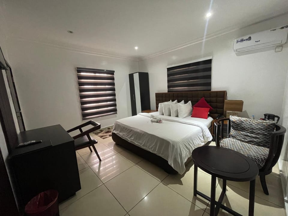 Bed, Bathroom, TV and multimedia, Living room, Photo of the whole room, Bedroom, Meals, Breakfast, Breakfast, Lunch, Dinner, Drinks, internet, internet, room service, air conditioner