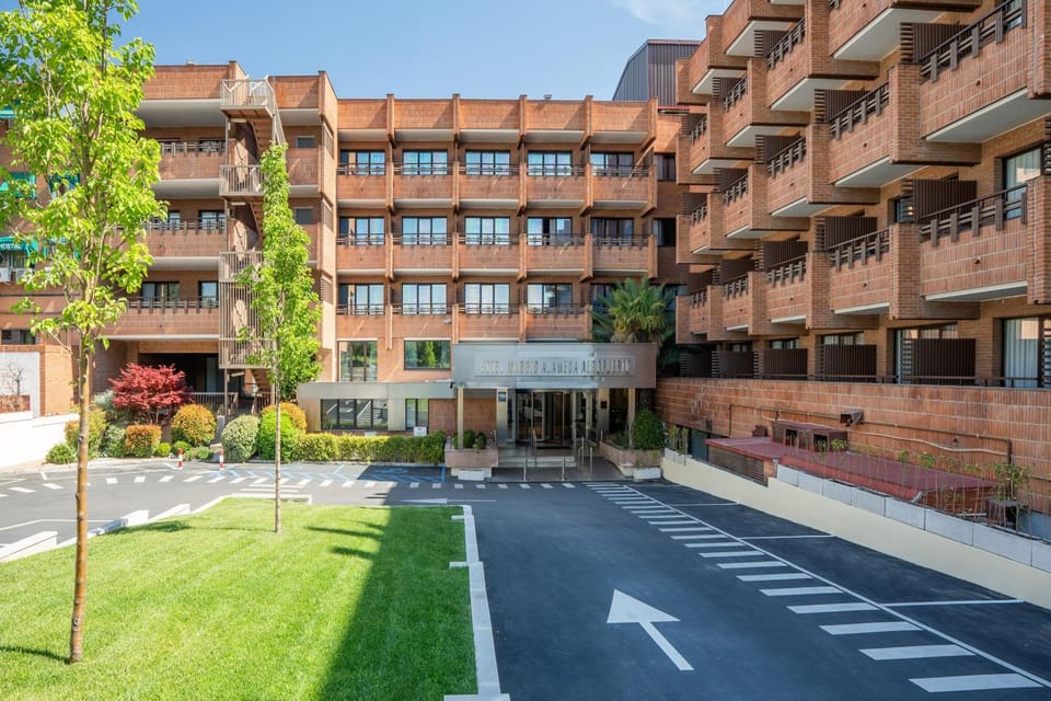 Facade/entrance, Garden, Balcony/Terrace, Parking