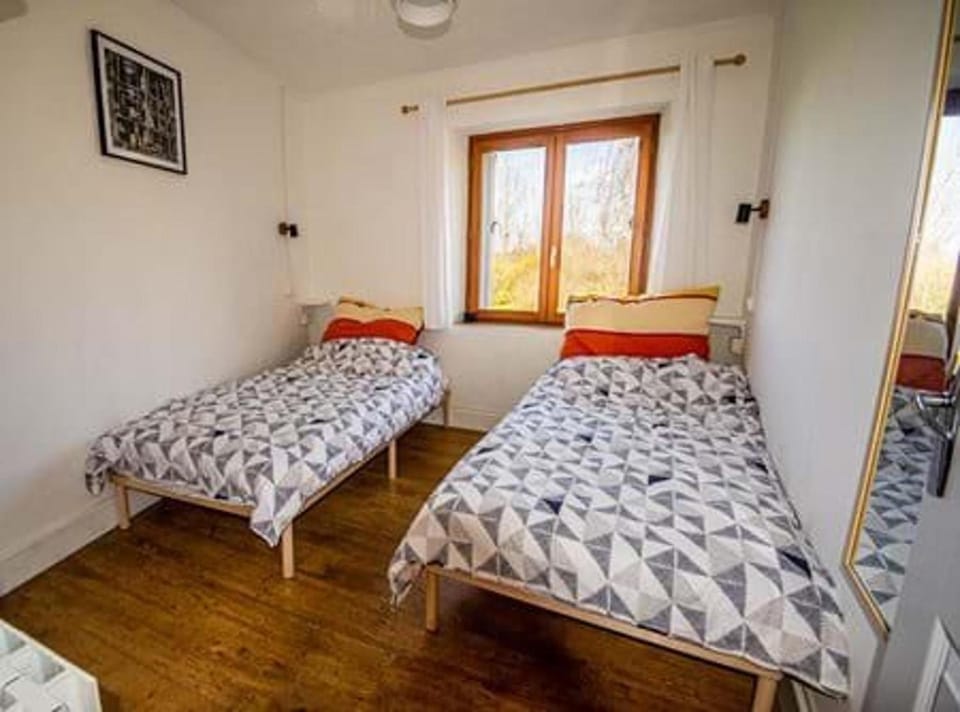 House - Sleeps 6 - Parking - Garden Apartment in Pays de la Loire